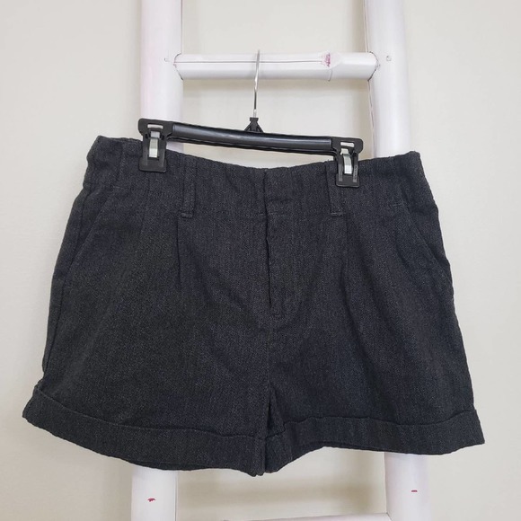 Bullhead Black Size 9 Grey Cuffed Shorts - Picture 1 of 7